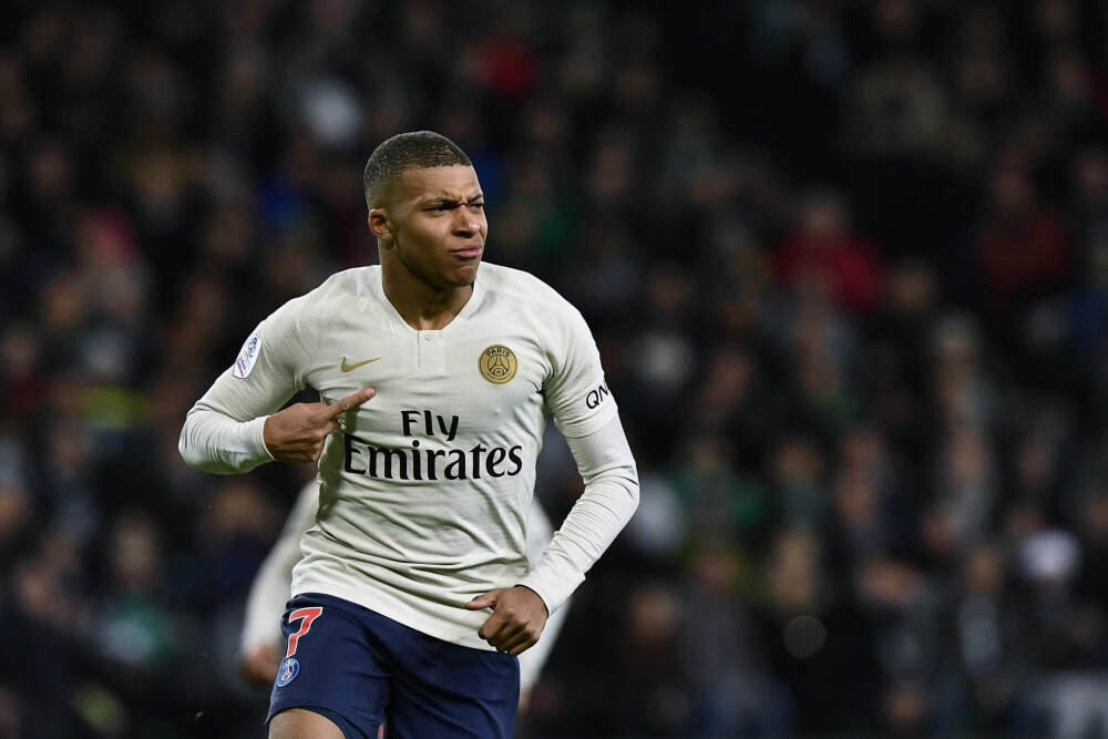 “背刺”消费者？ 李佳琦双11价格翻车，网友：比官方店还贵！